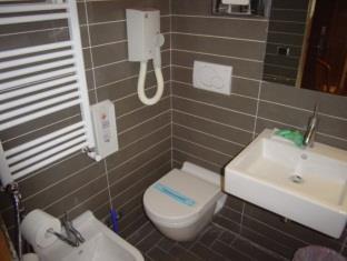 Mari 2 Hotel 2*