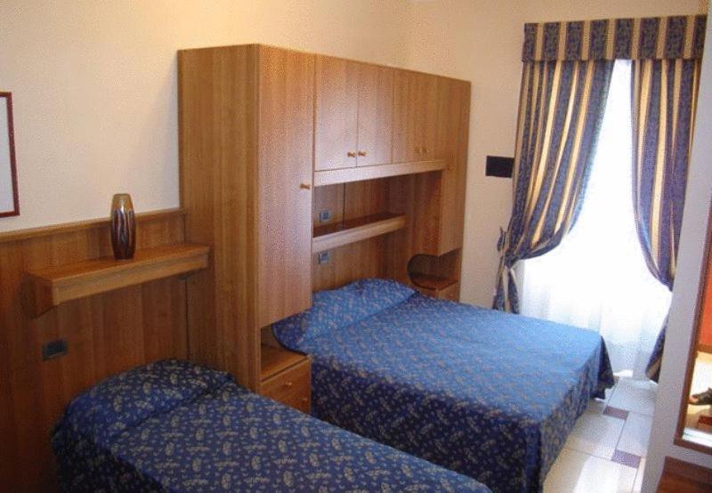 Mari 2 Hotel 2*